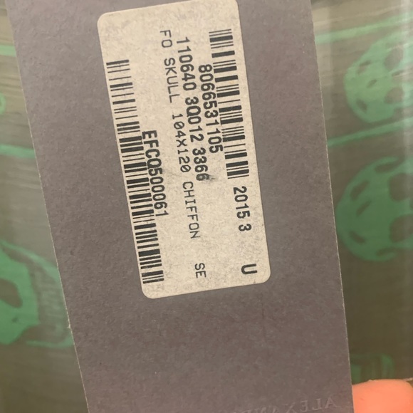 ALEXANDER MCQUEEN Skull Scarf 104cm x 120cm includes original tag - Picture 5 of 8